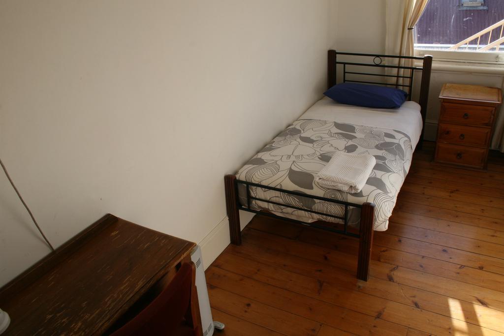 Arthouse Hostel Launceston Room photo