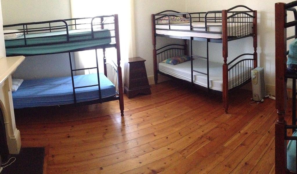 Arthouse Hostel Launceston Room photo