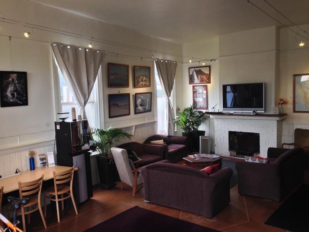 Arthouse Hostel Launceston Room photo