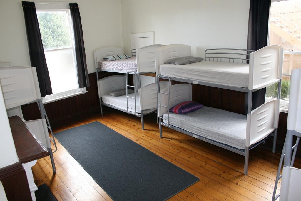 Arthouse Hostel Launceston Room photo