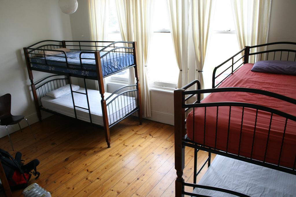 Arthouse Hostel Launceston Room photo