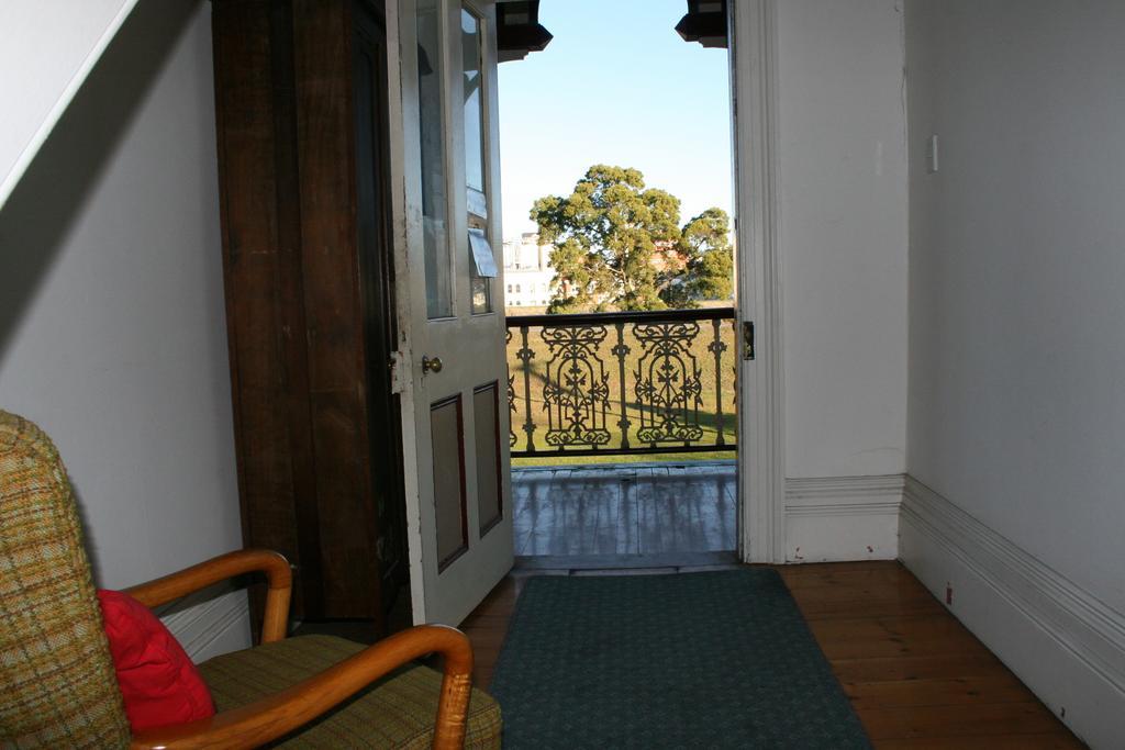 Arthouse Hostel Launceston Room photo
